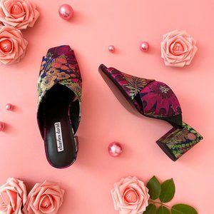 NEW! Charles David Crissaly Floral Heels, Size 6